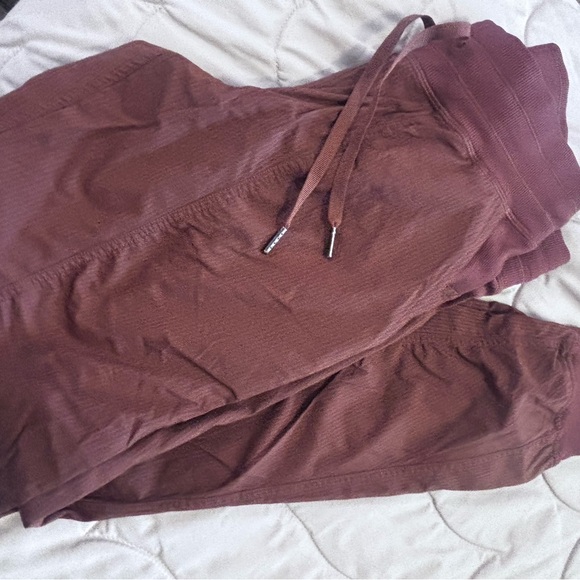 Lululemon dance studio pants size 4 - Picture 6 of 6